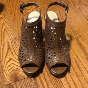 Open toed ankle strap heels with geometric cutout